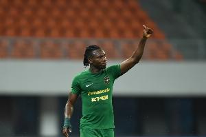 记者:埃弗拉未进名单因训练不太理想,各方面都让教练组不满意